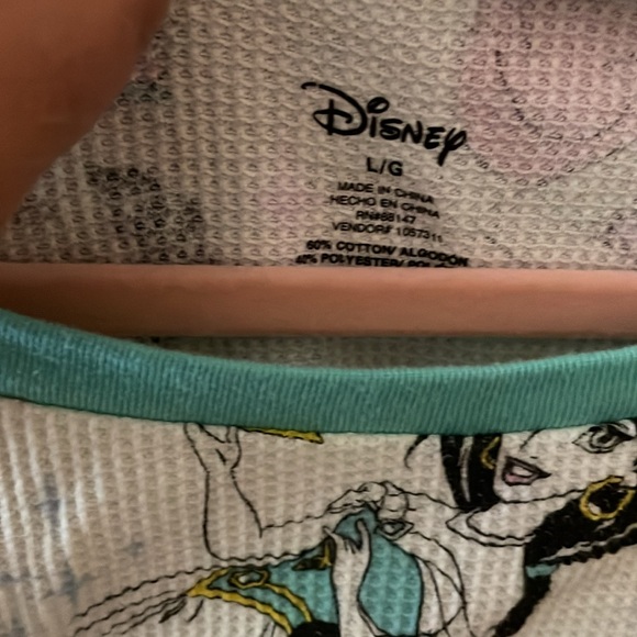 Women’s 2 piece Disney Thermal pajamas size large - Picture 3 of 5